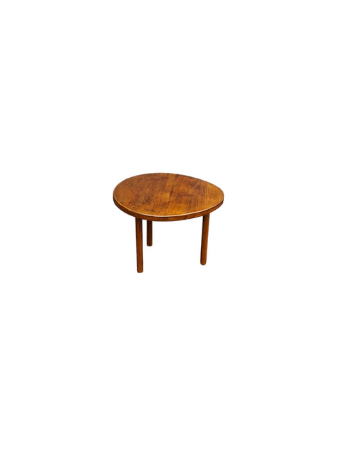 Petite table en merisier massif – Forme libre . tripode