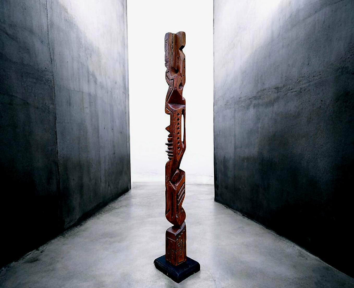 Sculpture contemporaine en chêne